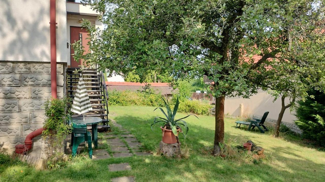 Апартаменты Prague Zbraslav Old Garden Экстерьер фото